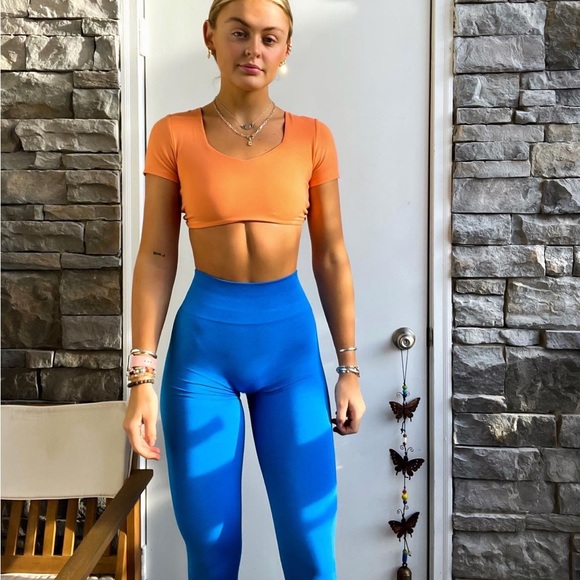 Lazuli label crop top in cream - Picture 14 of 17